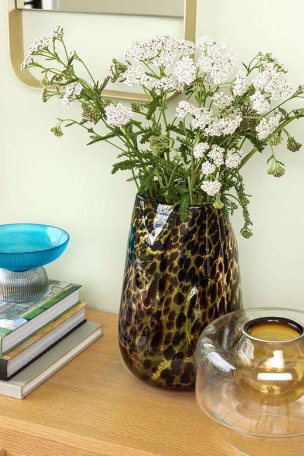 Leo Vase